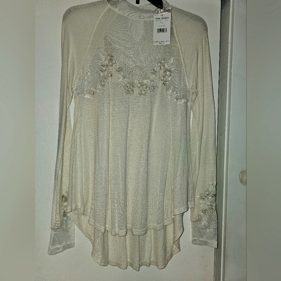 Free People Tops - NWT Free People Blouse Size L Beautiful Flowing Lightweight Soft